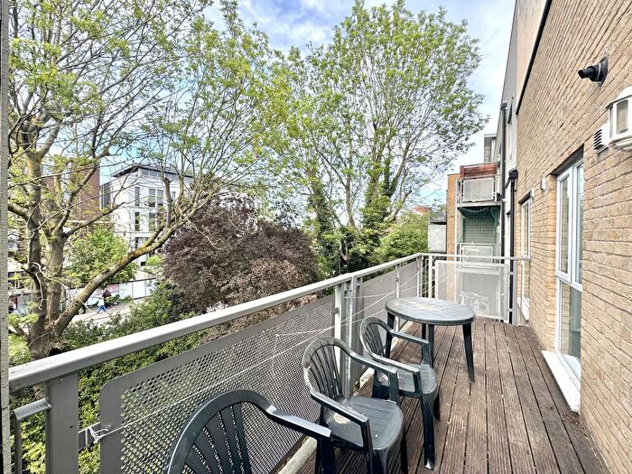 2 Bedroom Flat To Rent In Smoothfield Court, Hounslow, Hounslow, TW3