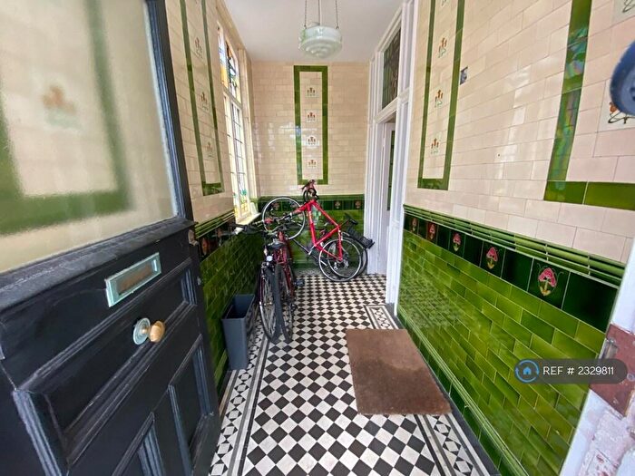 2 Bedroom Flat To Rent In Pantygwydr Road, Uplands, Swansea, SA2