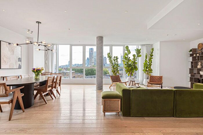 3 Bedroom Flat To Rent In Long Street, Shoreditch, London, E2