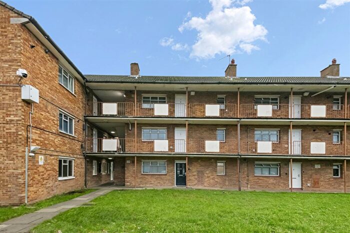2 Bedroom Flat For Sale In Bourne Avenue, Hayes, UB3