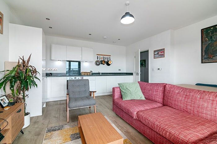 1 Bedroom Flat For Sale In Emer Court, London, N17