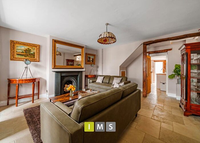 3 Bedroom Cottage To Rent In Kings End, Bicester, OX26