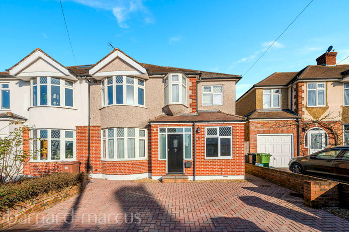 5 Bedroom House To Rent In Mavis Close, Epsom, KT19
