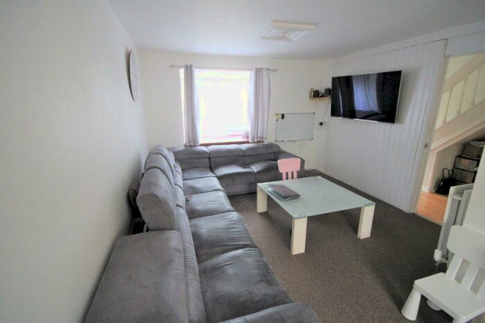 3 Bedroom Semi-Detached House To Rent In Downs Barn Boulevard, Downs Barn, Milton Keynes, MK14