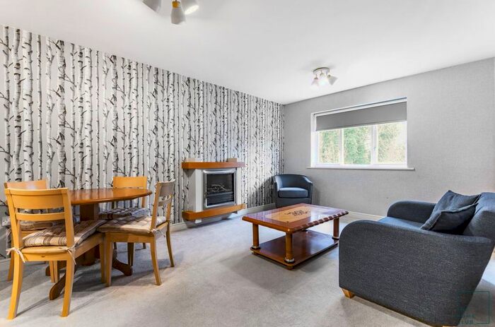 2 Bedroom Flat To Rent In Faraday Road, Guildford GU1