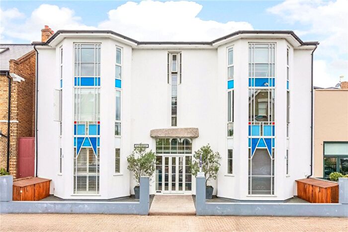 2 Bedroom Flat For Sale In Althorp Road, London, SW17