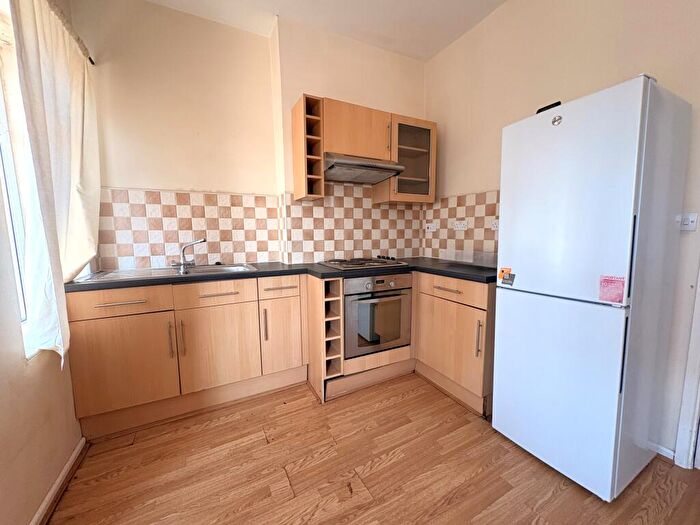 1 Bedroom Flat To Rent In Penarth Road, Grangetown, Cardiff, CF11