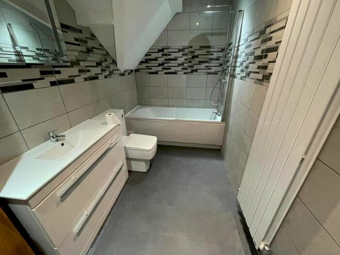 2 Bedroom Flat To Rent In Moorfield Manor, Bramham Road, Bingley, BD16