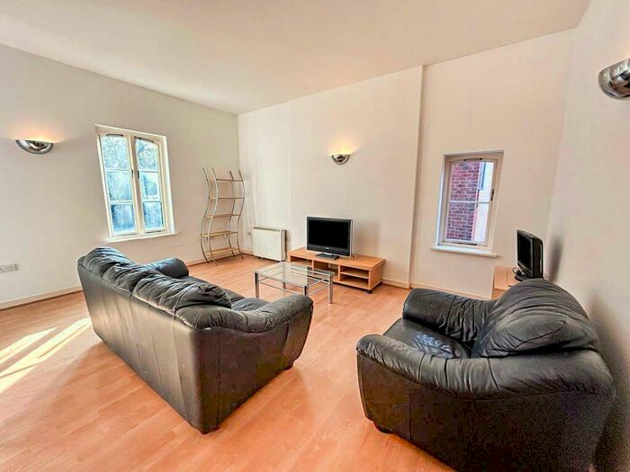 2 Bedroom Flat To Rent In Upper Park Road, Manchester, Greater Manchester, M14