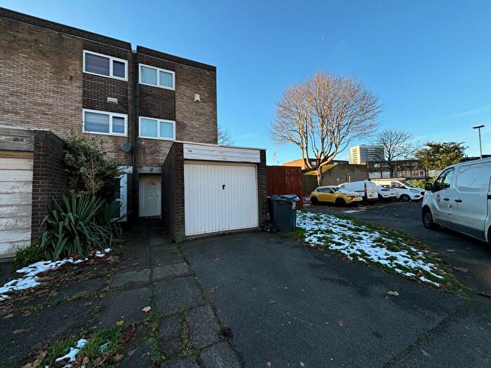 4 Bedroom End Of Terrace House To Rent In Kelsall Croft, Birmingham, B1