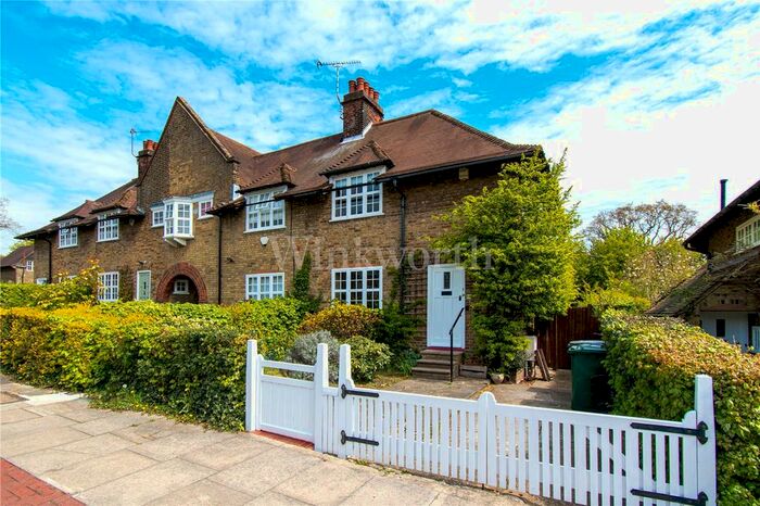 2 Bedroom End Of Terrace House To Rent In Asmuns Place, London, NW11