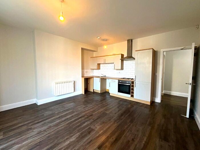 1 Bedroom Flat To Rent In Flat, Warwick House, Avenue Road, DN2