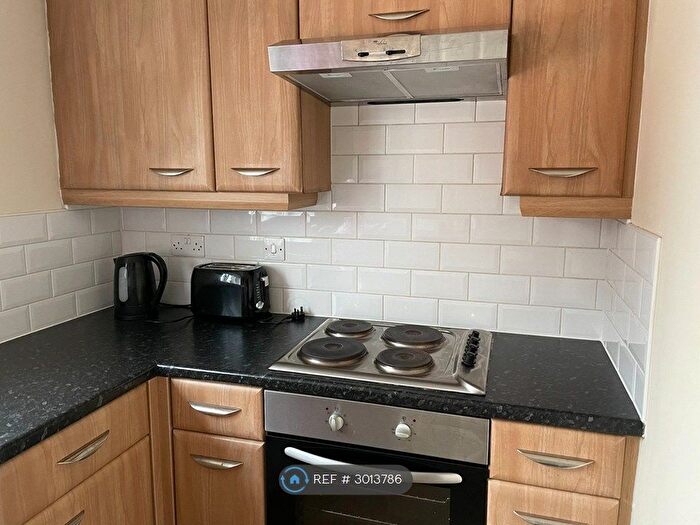 2 Bedroom Flat To Rent In New Rossington, Doncaster, DN11
