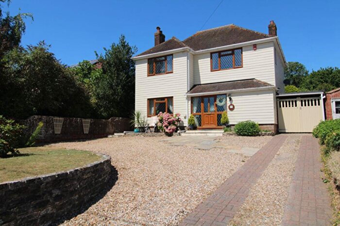 3 Bedroom Detached House For Sale In Shaftesbury Road, Wilton, SP2