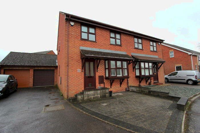 3 Bedroom Semi-Detached House To Rent In Harrow Way, ME14