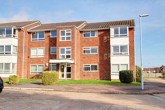 2 Bedroom Flat To Rent In Hawthorn Gardens, Worthing, BN14