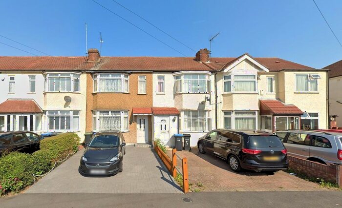 3 Bedroom Flat To Rent In Larmans Road, Enfield, EN3