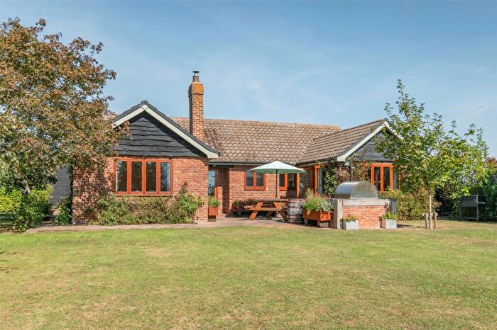 4 Bedroom Bungalow For Sale In Stoke Road, Upper Stoke, Rochester, Kent, ME3