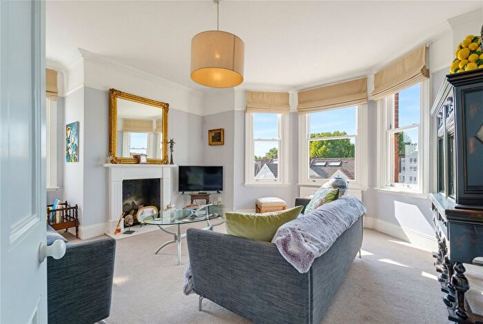 3 Bedroom Flat For Sale In Marius Road, SW17