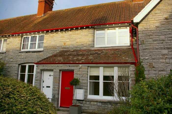 2 Bedroom House To Rent In Wilfrid Road, Street, BA16