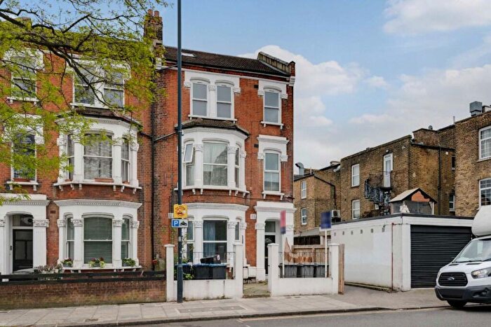 3 Bedroom Flat To Rent In Harvist Road, Queen's Park, NW6
