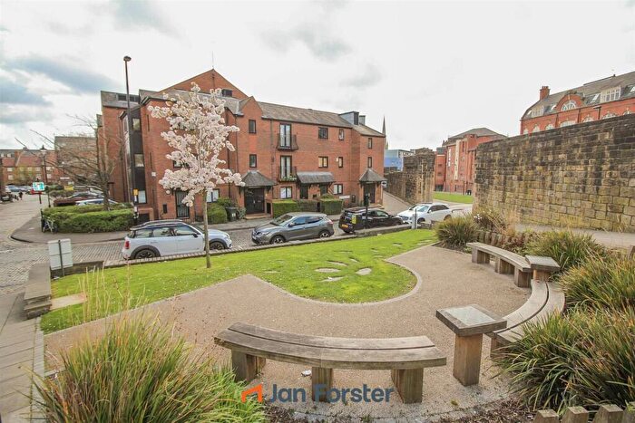 2 Bedroom Apartment To Rent In Blackfriars Court, Newcastle Upon Tyne, NE1