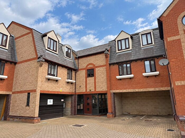 2 Bedroom Flat To Rent In Chalk Court, Jetty Walk, Grays, RM17