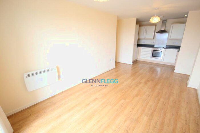 2 Bedroom Flat To Rent In Grays Place, Slough, SL2