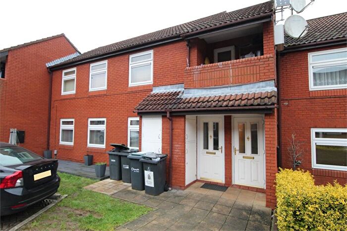 2 Bedroom Maisonette To Rent In Wolston Close, Luton, LU1