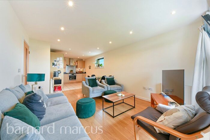 2 Bedroom Flat For Sale In Scott Avenue, London, SW15