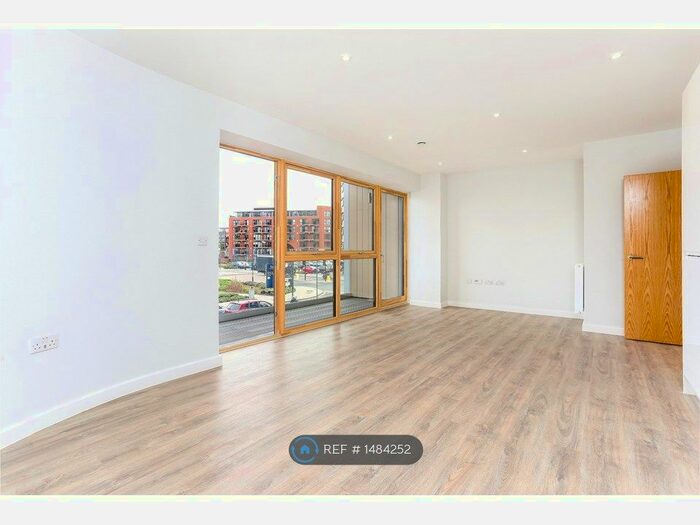 2 Bedroom Flat To Rent In Royal Sovereign House, London, SE18