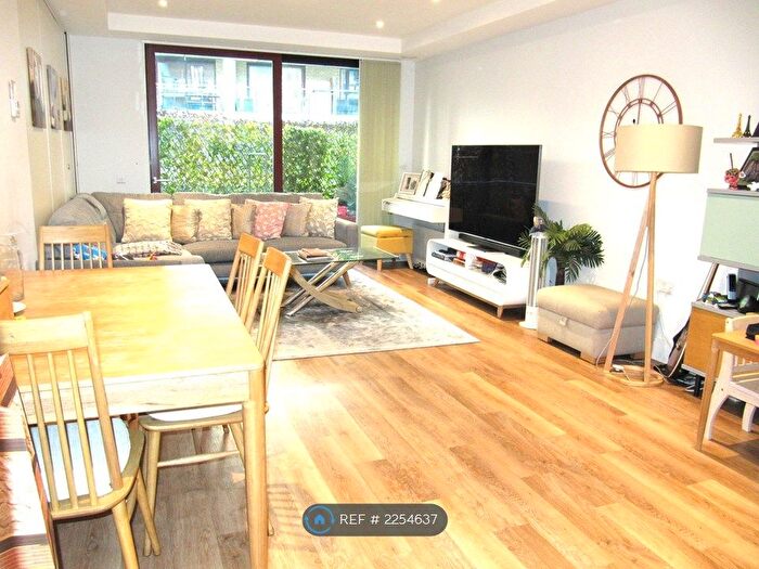 3 Bedroom Flat To Rent In Knaresborough Drive, London, SW18