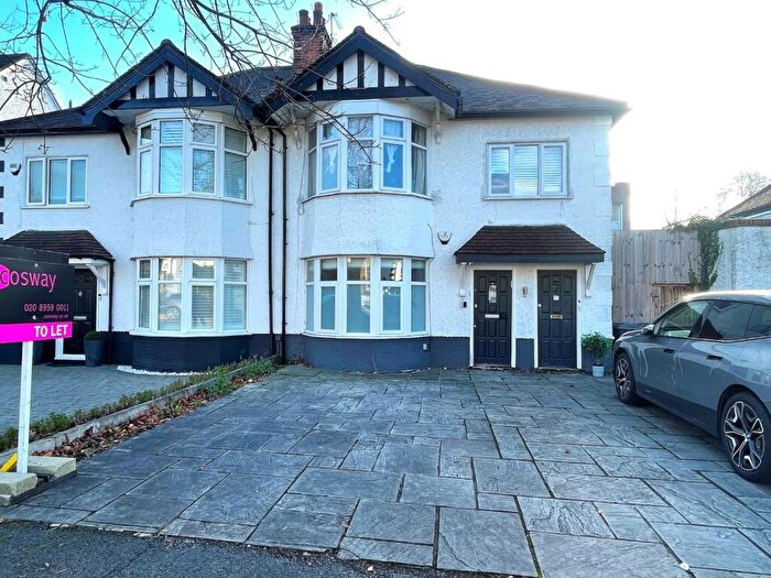 2 Bedroom Flat To Rent In Goodwyn Avenue, Mill Hill, NW7