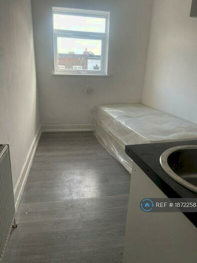Studio To Rent In King Street, London, E13