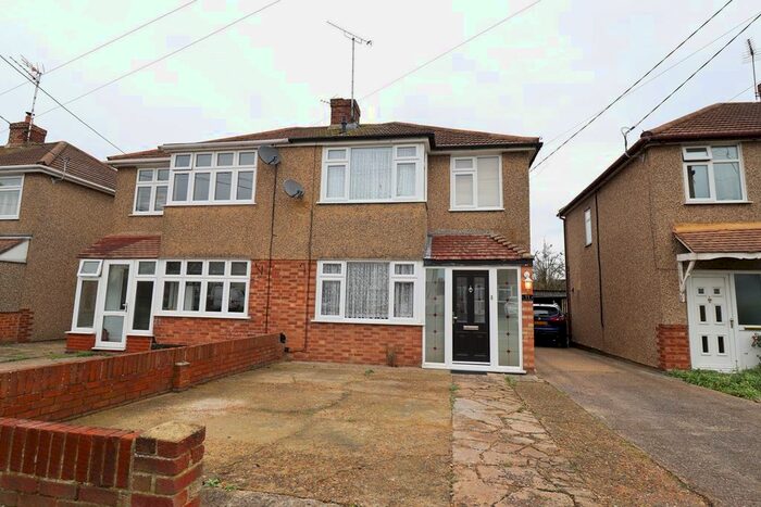 4 Bedroom Semi-Detached House To Rent In Grove Road, Rayleigh, SS6