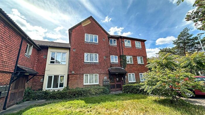 Studio To Rent In Brendon Close, Harlington, Middlesex, UB3