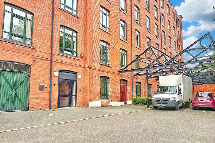 2 Bedroom Flat For Sale In Mossley Road, Ashton-Under-Lyne, Greater Manchester, OL6