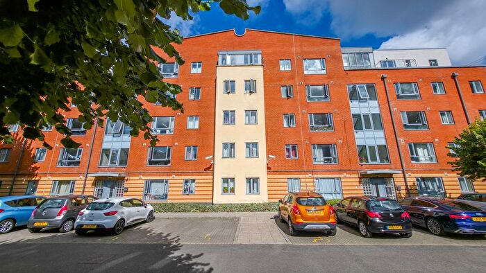 3 Bedroom Flat For Sale In Cannon Hall, Farndale Court, Woolwich, London, SE18