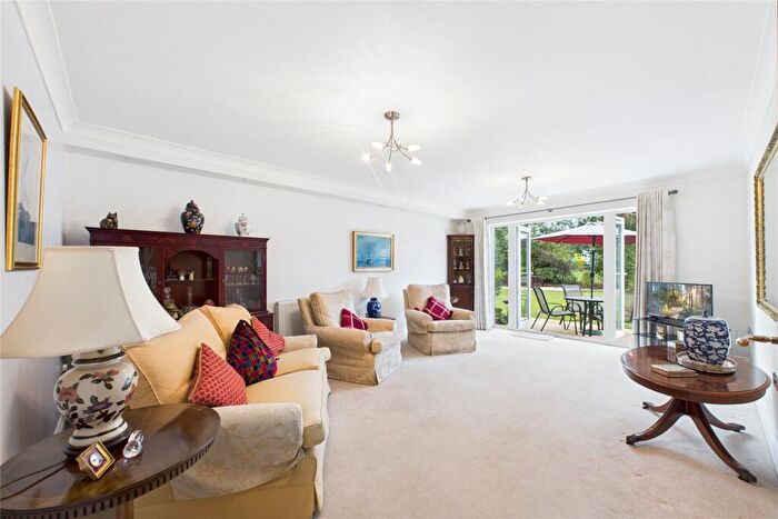 2 Bedroom Apartment For Sale In Shoppenhangers Road, Maidenhead, Berkshire, SL6