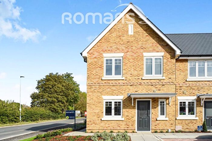 3 Bedroom Semi-Detached House To Rent In Victory Gardens, Arborfield Green, Reading, RG2
