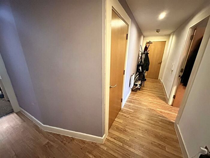 2 Bedroom Flat For Sale In Chapel Street, Salford, M3