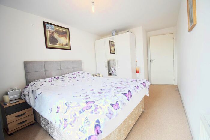 2 Bedroom Flat For Sale In Morris Walk, Dartford, DA1