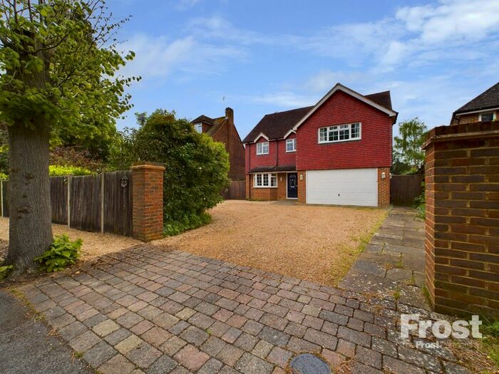 6 Bedroom Detached House To Rent In Midway, Walton-On-Thames, Surrey, KT12