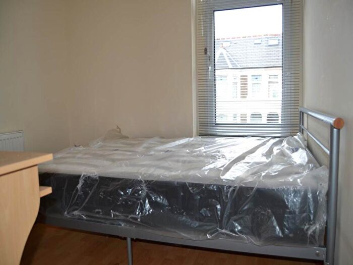 3 Bedroom Flat To Rent In Monthermer Road, Cathays, Cardiff, CF24