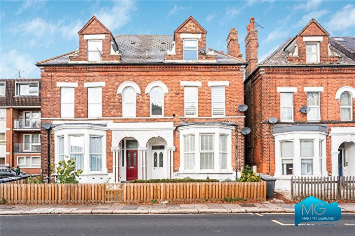 2 Bedroom Apartment To Rent In Ballards Lane, London, N3