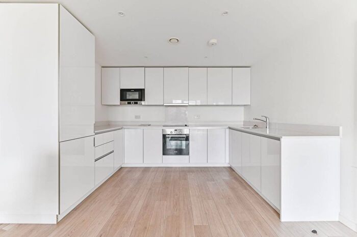 2 Bedroom Flat To Rent In Saffron Central Square, East Croydon, Surrey, CR0