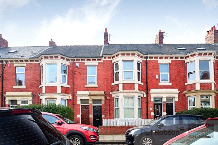 3 Bedroom Flat To Rent In Biddlestone Road, Heaton, Newcastle Upon Tyne, NE6