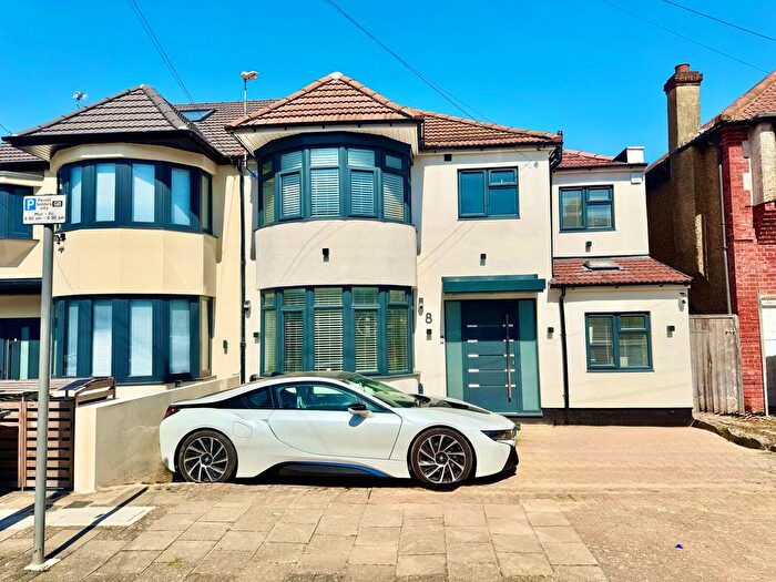 5 Bedroom Semi-Detached House For Sale In Helena Road, Dollis Hill, London, NW10