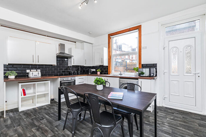 4 Bedroom House To Rent In Carberry Terrace, Leeds, LS6