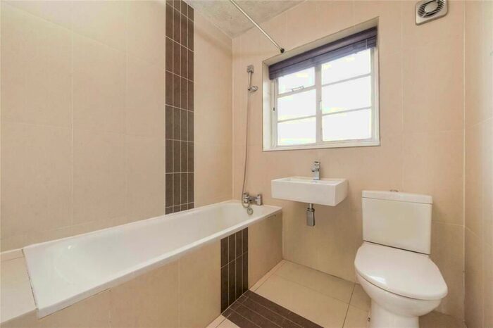 2 Bedroom Maisonette To Rent In Ossulton Way, London, N2